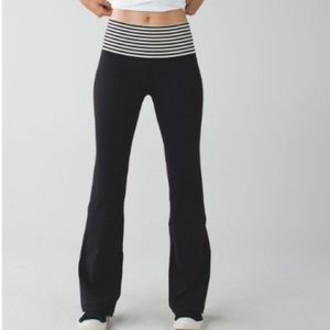SALE EUC Lululemon Groove Pant II  Black Size 6
